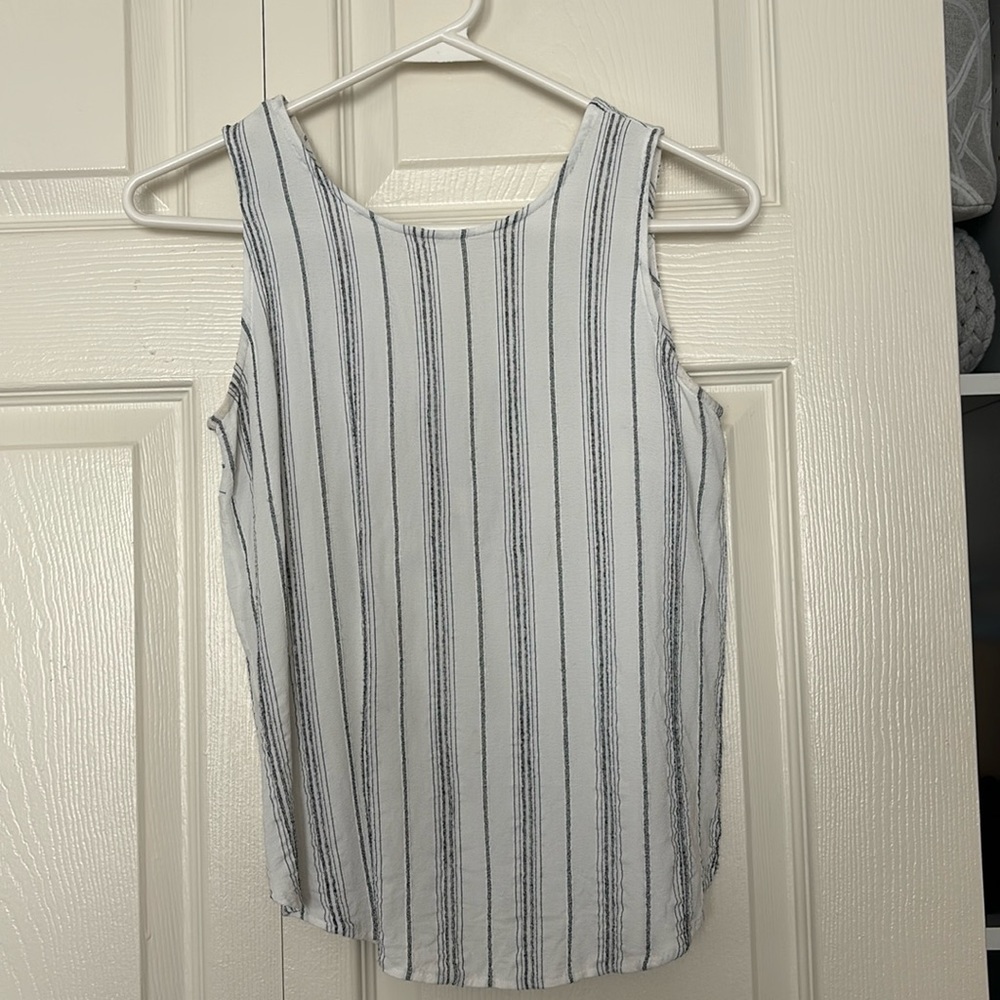 Women’s Loft XS Petite White Tank Top